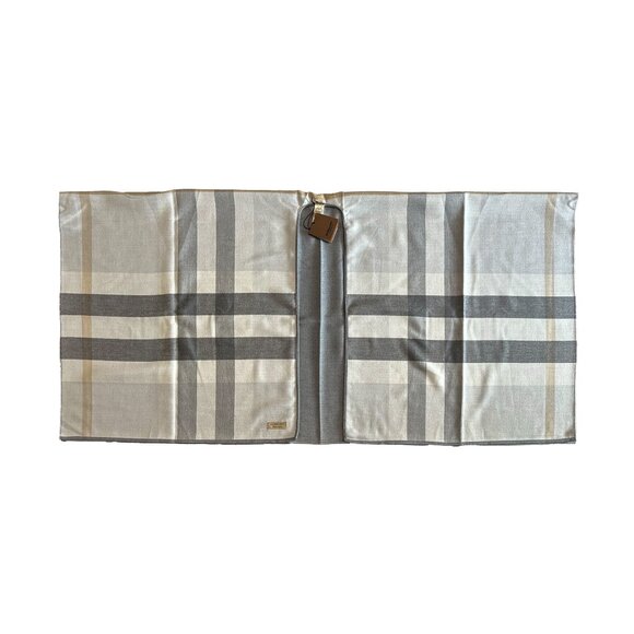 Burberry Charlotte Reversible Solid/House Check Wool Cape One Size - Picture 9 of 11